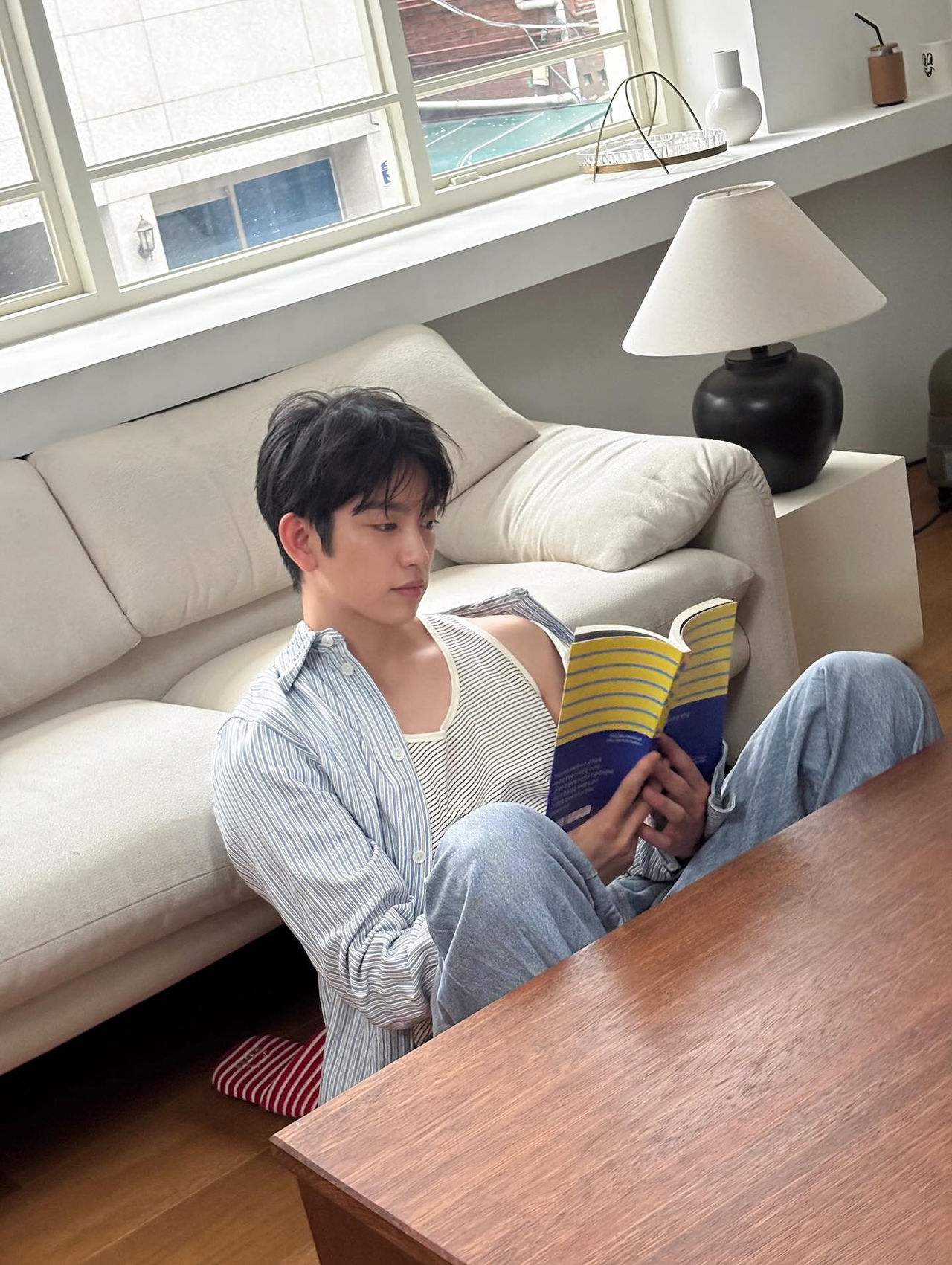 Jinyoung (@jinyoung_0922jy, Instagram)