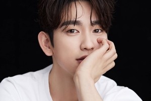 Jinyoung's case for reading slowly