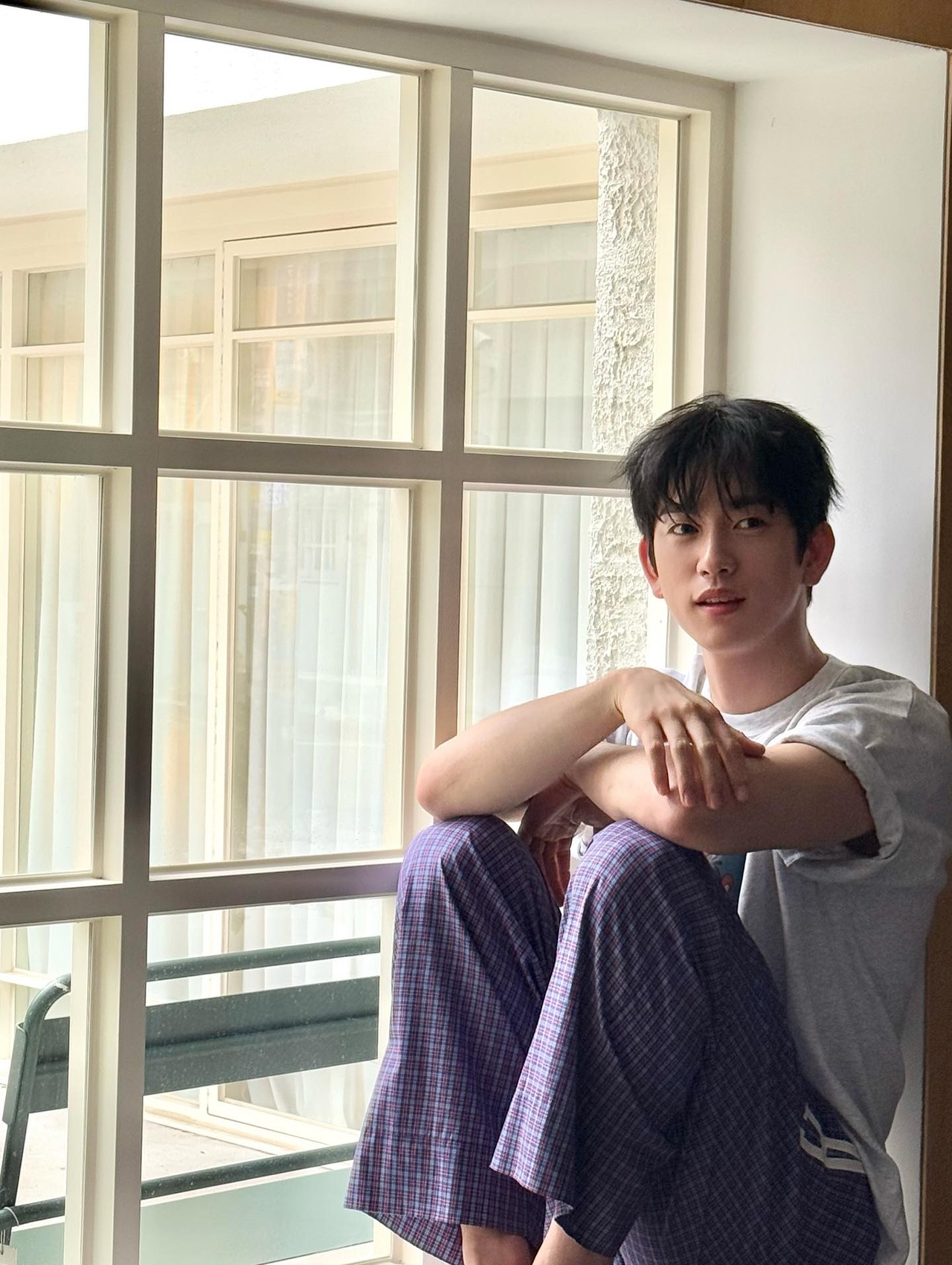 Jinyoung (@jinyoung_0922jy, Instagram)