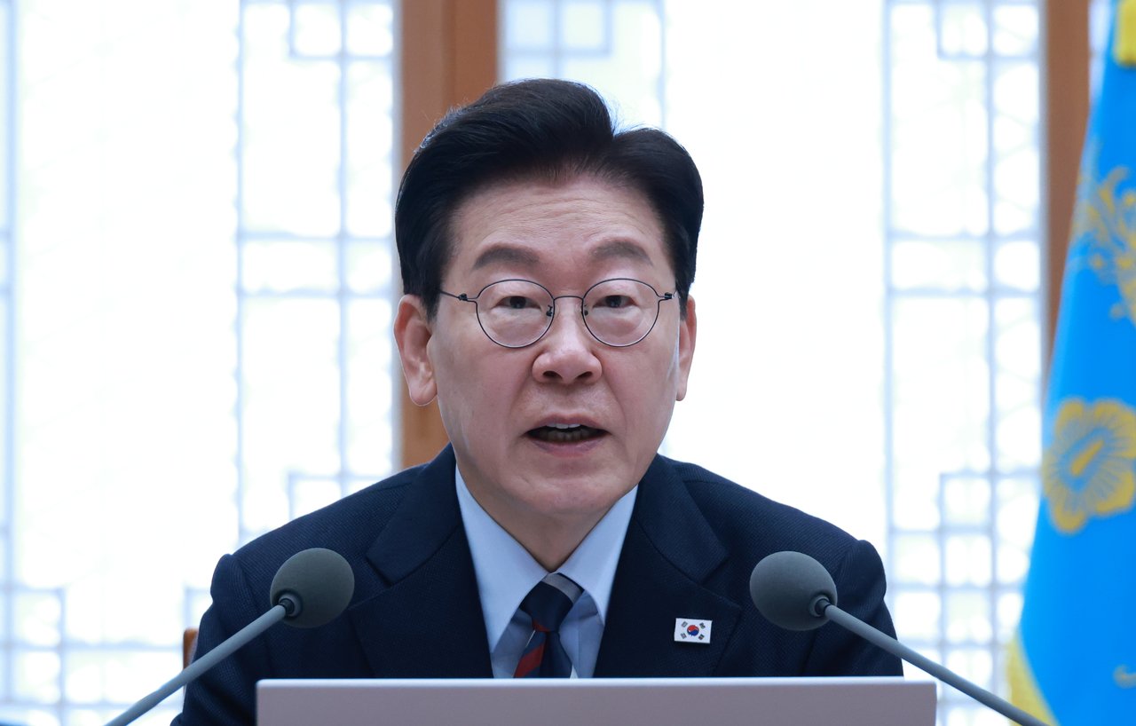President Lee Jae Myung speaks during a pan-government meeting to discuss crime prevention efforts on Friday, at Cheong Wa Dae in Seoul. (Yonhap)