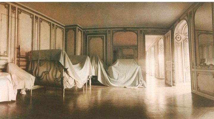 Deborah Turbeville, “Madame du Barry’s Private Apartments," from the “Unseen Versailles" series, Versailles, 1980 (Deborah Turbeville/MUUS Collection/Piknic)