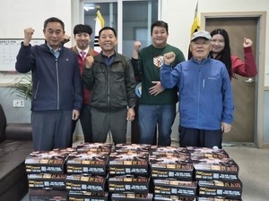 BBQ delivers chicken to retired officers on Police Day