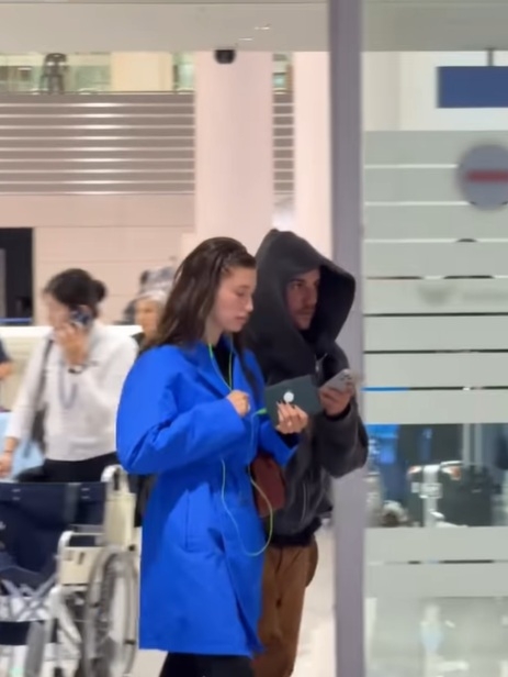 Justin Bieber and his wife, Hailey Bieber, arrive at Incheon International Airport early Friday morning. (X)