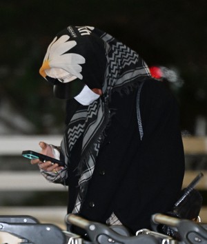 [포토] 지드레곤(GD) ‘데이지 스카프만 보이네’