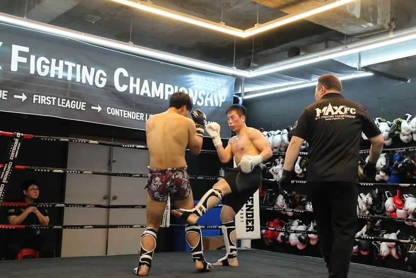 A bout from MAX FC First League 43 held in Daegu in May.