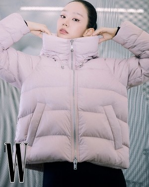 혜리, 쪽 찐 머리에도 굴욕 없는 미모..시크 겨울여신[화보]