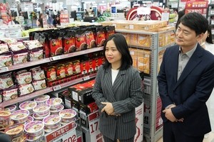 Lotte Mart holds Vietnam product fair at Seoul Station store, offering discounts on coffee and pho