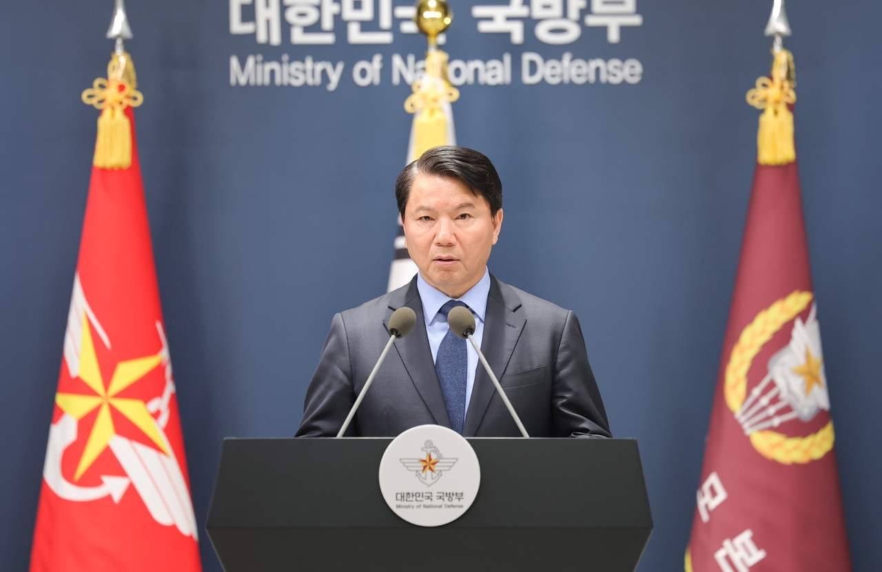 Kim Hong-cheol, deputy minister for national defense policy, announces the proposal to hold inter-Korean military talks on Friday. (Yonhap)