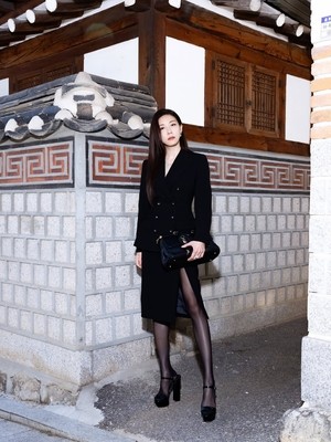 하지원, 원조 섹시퀸의 귀환..트임스커트에 시스루스타킹까지 ‘아찔’
