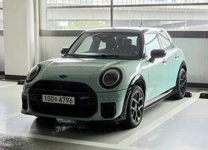 A dash of JCW spirit in an everyday Mini Cooper