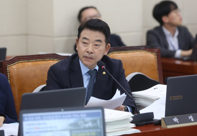 Park Jung, a Democratic Party of Korea lawmaker