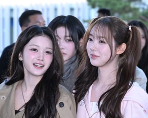 [포토] 트리플에스 수민, 마유 ‘출국길은 언제나 즐거워’