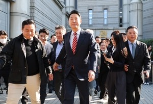 'Oh Se-hoon theme stocks' surge to daily limit after acquittal
