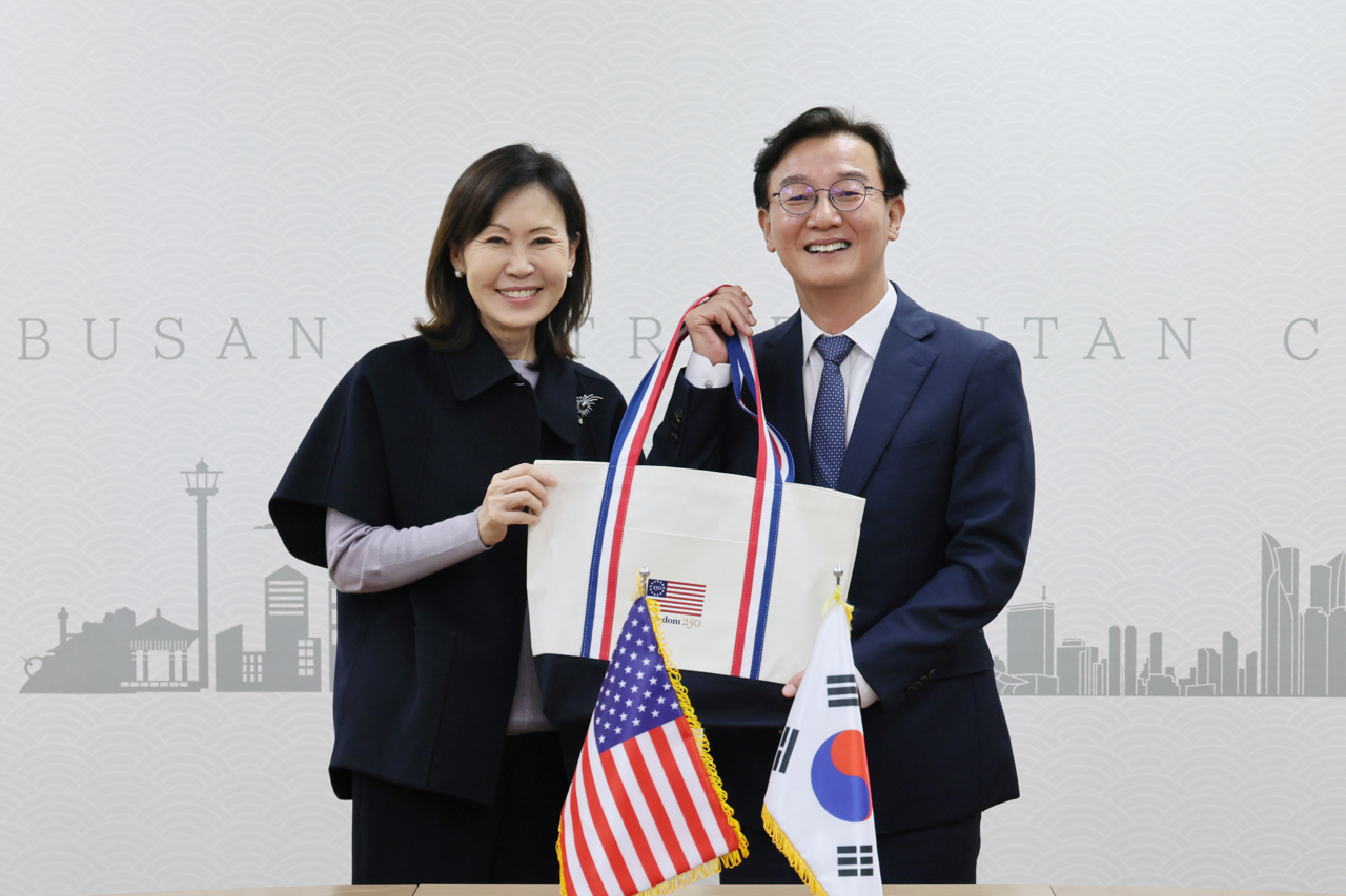 US Ambassador to South Korea Michelle Park Steel (left) and Busan Mayor Jeon Jae-soo [Busan city government]