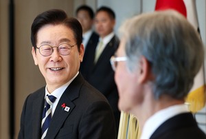 Lee's approval rating rebounds to 40%; public opposes Chief Justice impeachment