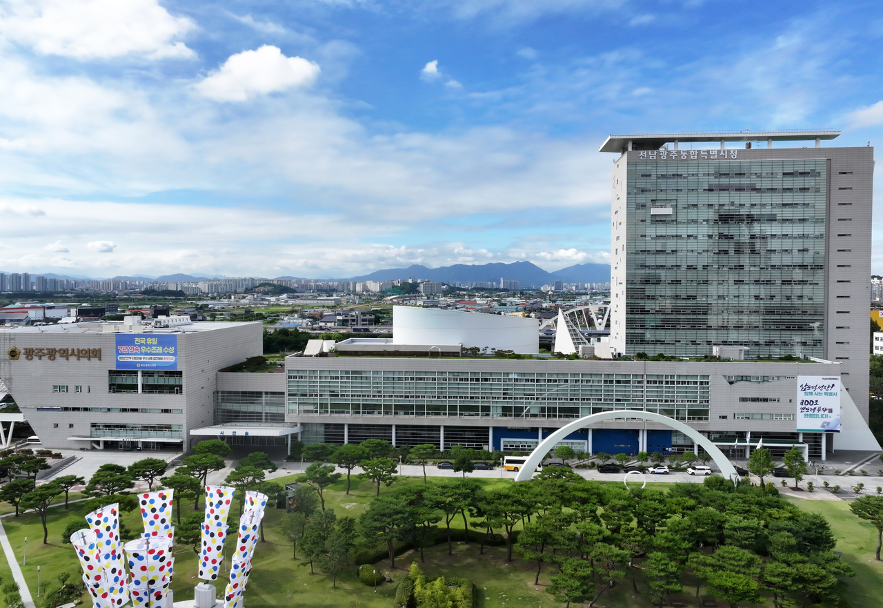 The financial institution to manage the 25 trillion won treasury of the South Jeolla-Gwangju Integrated Special City will be selected Monday.