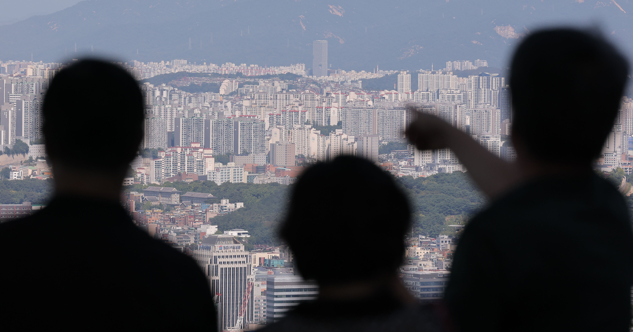 서울 남산에서 바라본 서울 시내 아파트 단지 모습. [연합]