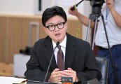 “딸 가지고 개떼처럼 달려들더니”…한동훈, ‘아들 학폭 의혹’ 꺼낸 박균택 의원에 격분 “법적 대응”