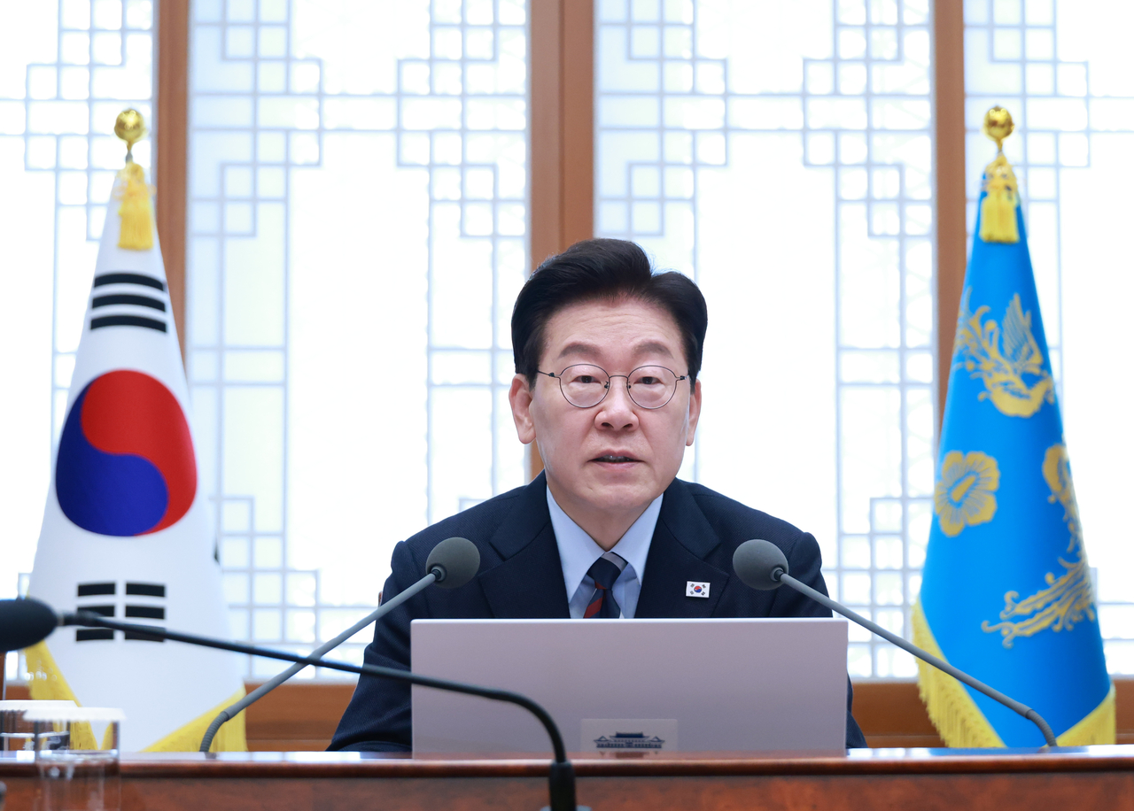 이재명 대통령이 23일 청와대에서 열린 초안전사회 범정부 대응 회의에서 발언하고 있다. [연합]