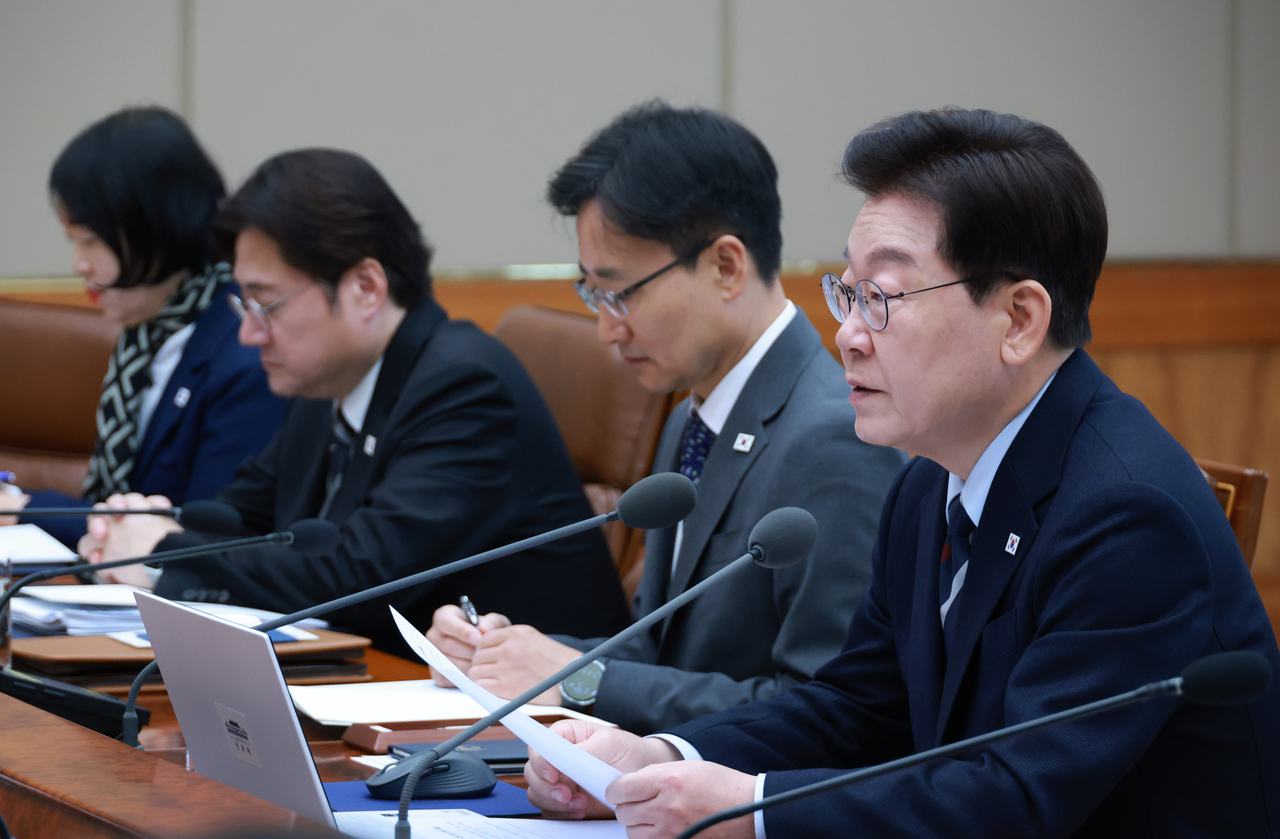 이재명 대통령이 23일 청와대에서 열린 초안전사회 범정부 대응회의에서 발언하고 있다.  [연합]