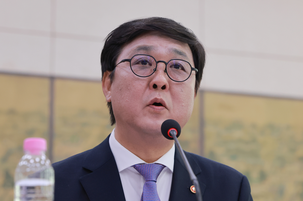 Culture, Sports and Tourism Minister Choi Hwi-young answers questions from lawmakers during a comprehensive national audit of the Ministry of Culture, Sports and Tourism and the Cultural Heritage Administration at the National Assembly on Friday. [Yonhap]