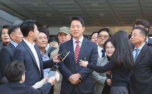 Seoul mayor acquitted on appeal in political funds case
