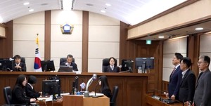Liberals vow judicial overhaul after court acquits Seoul mayor