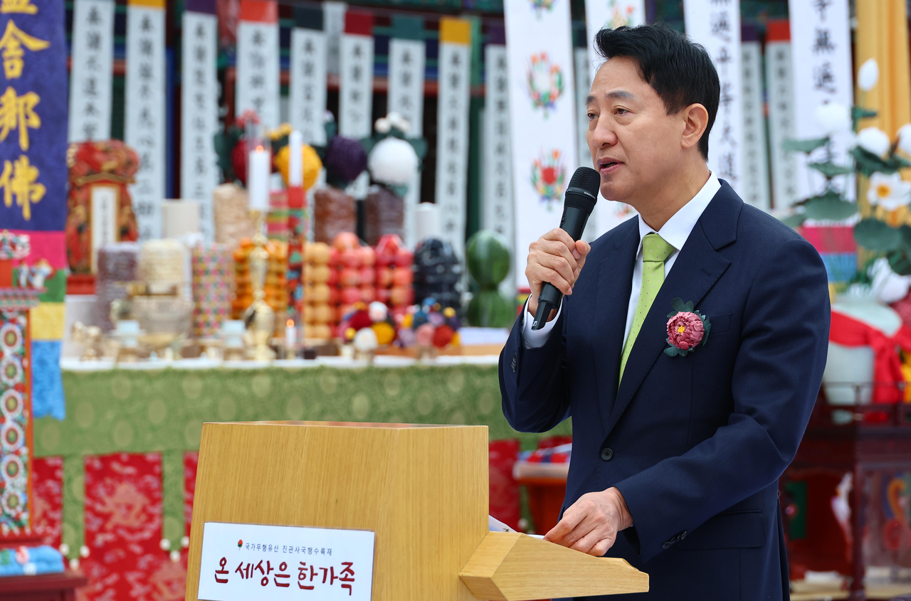 오세훈 서울시장이 24일 서울 은평구 대한불교조계종 진관사에서 열린 2026 진관사 국행수륙재 ‘온세상은 한가족’ 공개행사에 참석해 축사를 하고 있다. [진관사 제공]