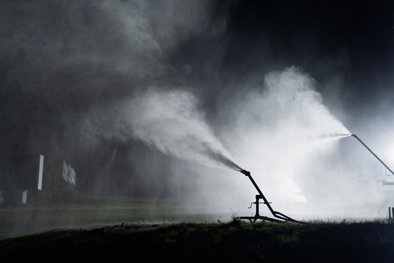 Mona Yongpyong's first snowmaking of the season