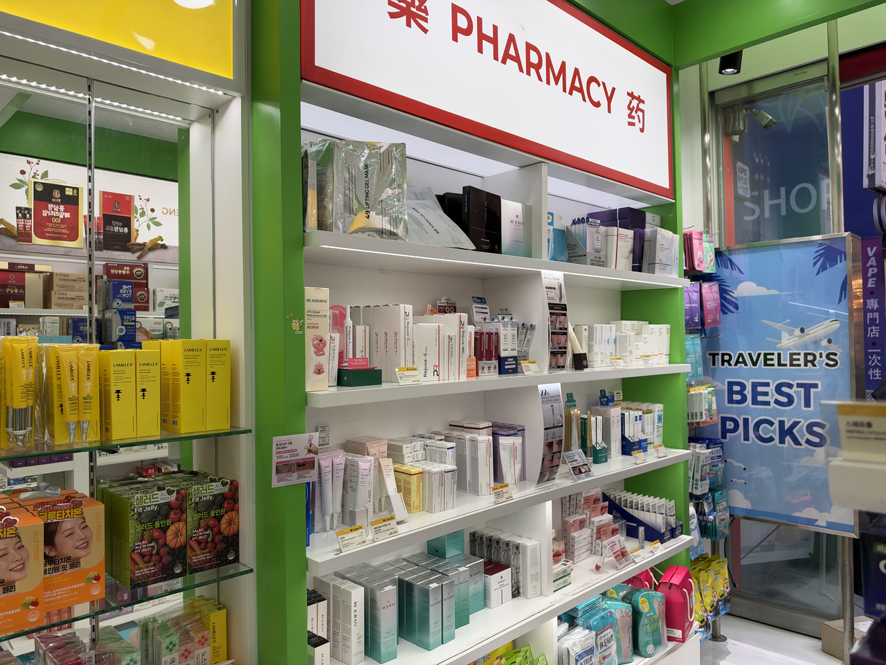 Inside a pharmacy in Myeong-dong (Park Jun-hee/The Korea Herald)