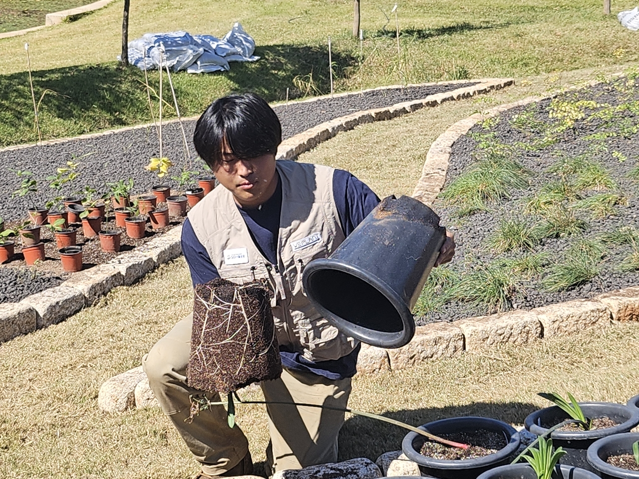 지난 8일 충남 서산 소재 위플랜트 식물원에서 멸종위기종 식재활동이 진행되고 있다. 김광우 기자.