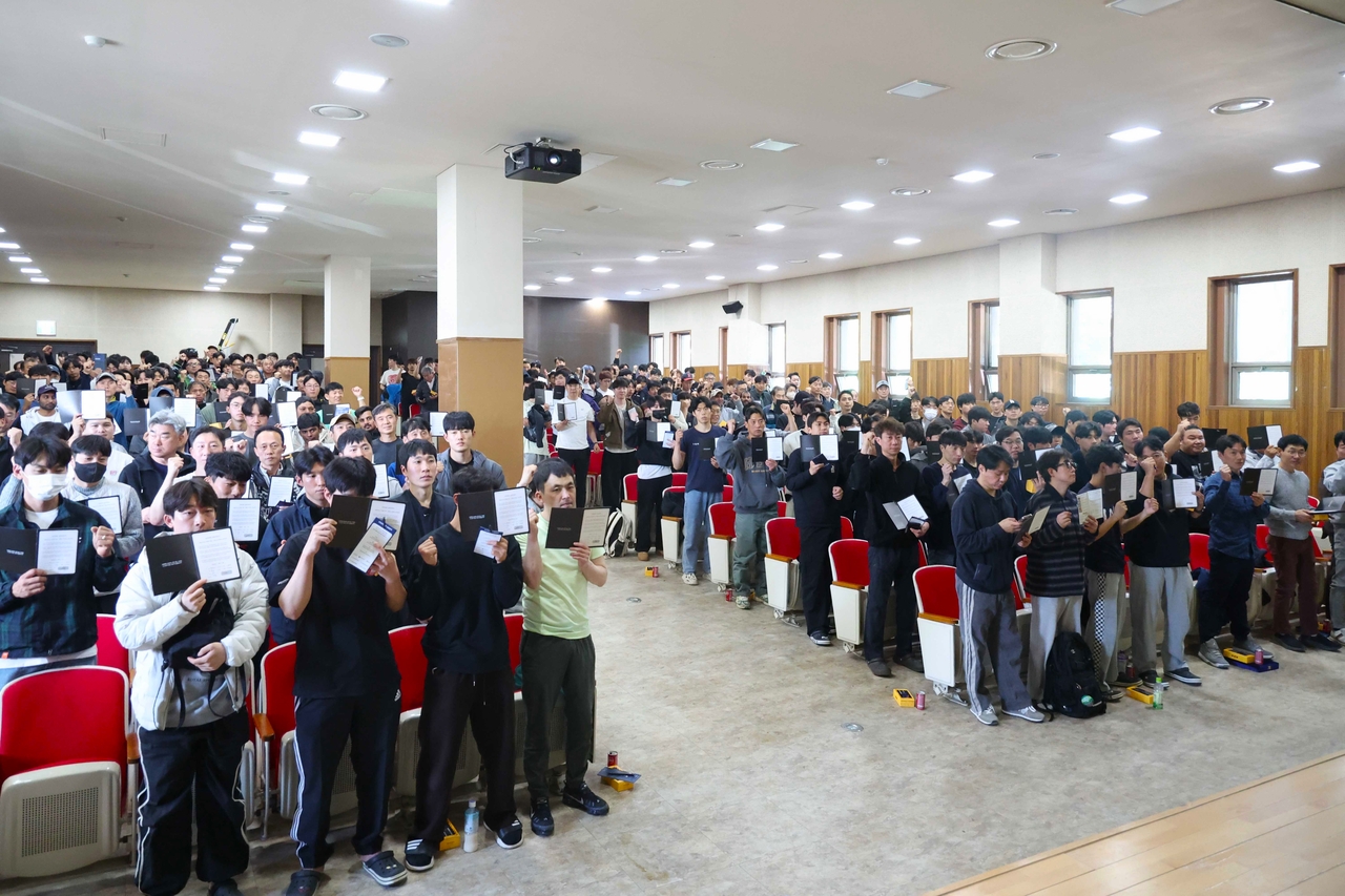 Racing officials pledge to uphold fair competition at a ceremony held Friday at Let's Run Park Seoul.