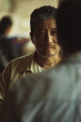 명민좌가 돌아온다..‘슬픈 열대’ 김명민, 백발부터 액션까지 ‘묵직 존재감’