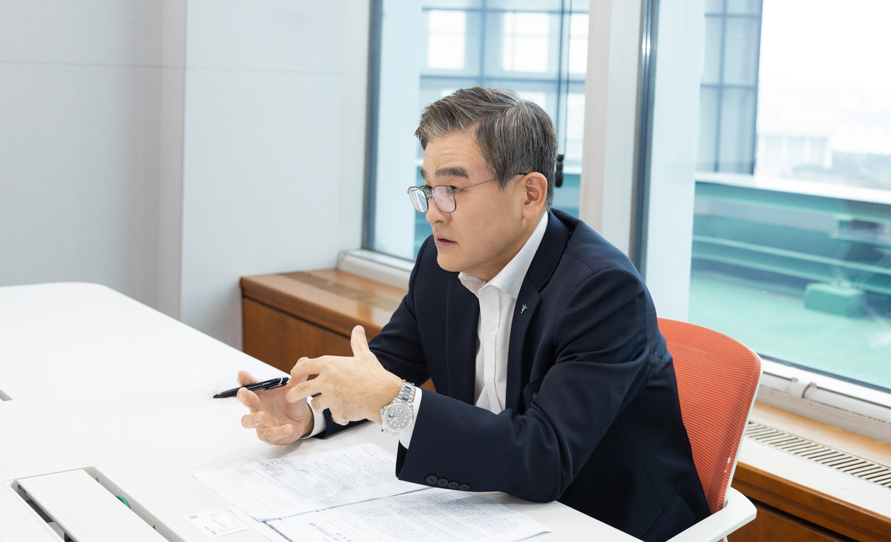 김정훈 하나증권 FICC 부문장(전무)이 지난 12일 서울 여의도 하나증권 본사에서 헤럴드경제와 인터뷰를 하고 있다. [하나증권 제공]