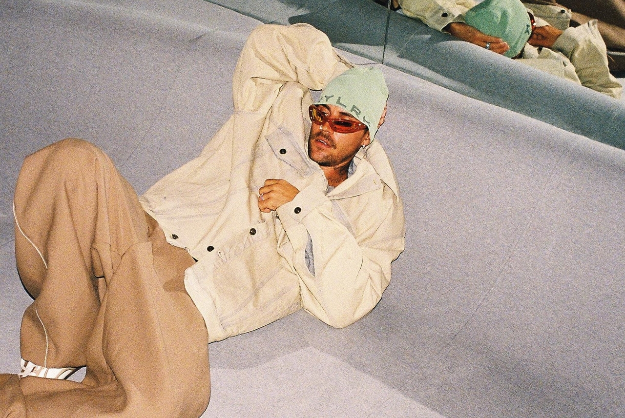 Justin Bieber reclines at the Skylrk popup store in Seongsu-dong, Seoul. (@lilbieber)