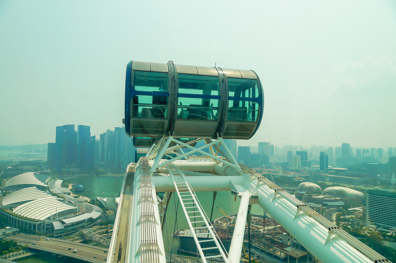 A 28-passenger boarding capsule on the Singapore Flyer [Kim Myung-sang]
