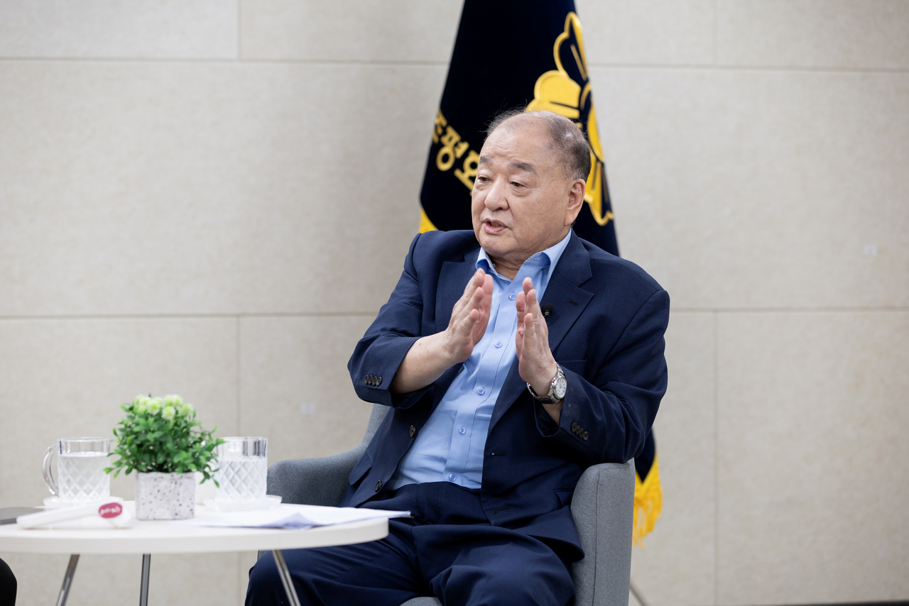 강창일 민주평화통일 자문회의 수석부의장 인터뷰 모습