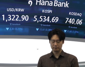 Seoul stocks open lower ahead of earnings reports, Fed decision