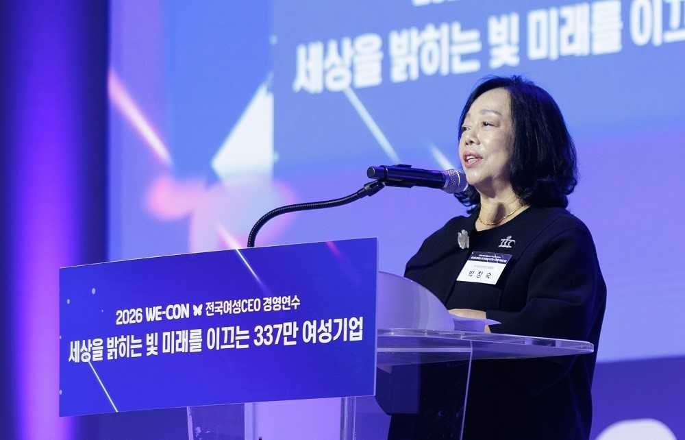 박창숙 한국여성경제인협회 회장이 26일 제주특별자치도 제주국제컨벤션센터에서 개최한 ‘2026년 WE-CON 전국여성CEO경영연수’에서 개회사를 하고 있다. [여경협]