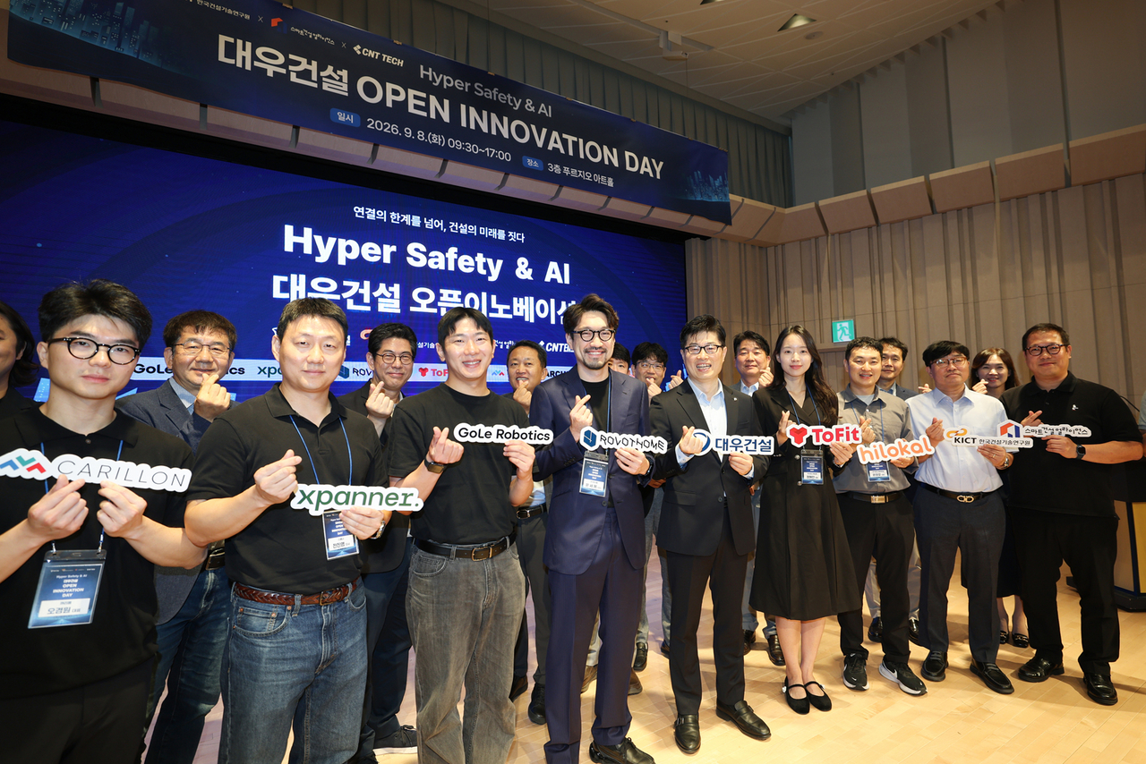 Representatives from participating companies pose for a group photo at Daewoo E&C's Open Innovation Day event. (Daewoo E&C)