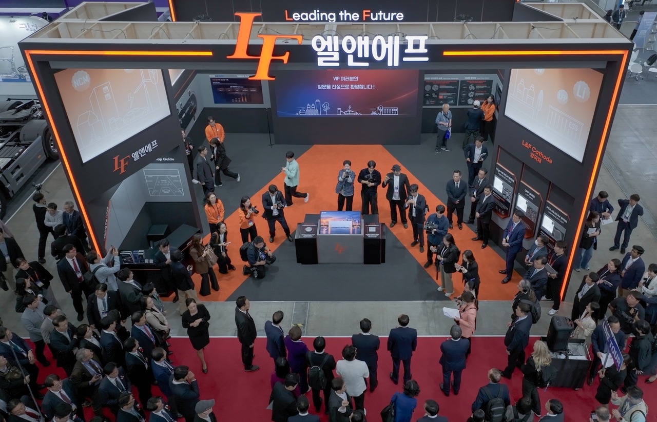 대구 엑스코(EXCO)에서 열린 ‘2026 대한민국 미래모빌리티엑스포(DIFA 2026)’에 마련된 엘앤에프 부스 전경. [엘앤에프 제공]