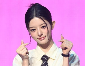 [포토] 아일릿 민주 ‘글릿 여러분 사랑해요’