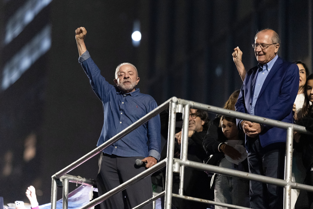 Brazilian President Luiz Inácio Lula da Silva greets supporters after securing his election victory Sunday (local time). [EPA]