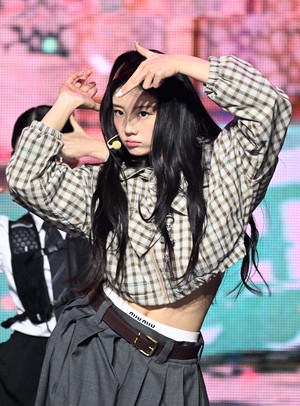 [포토] 아일릿 원희 ‘숨겨뒀던 복근 살짝’
