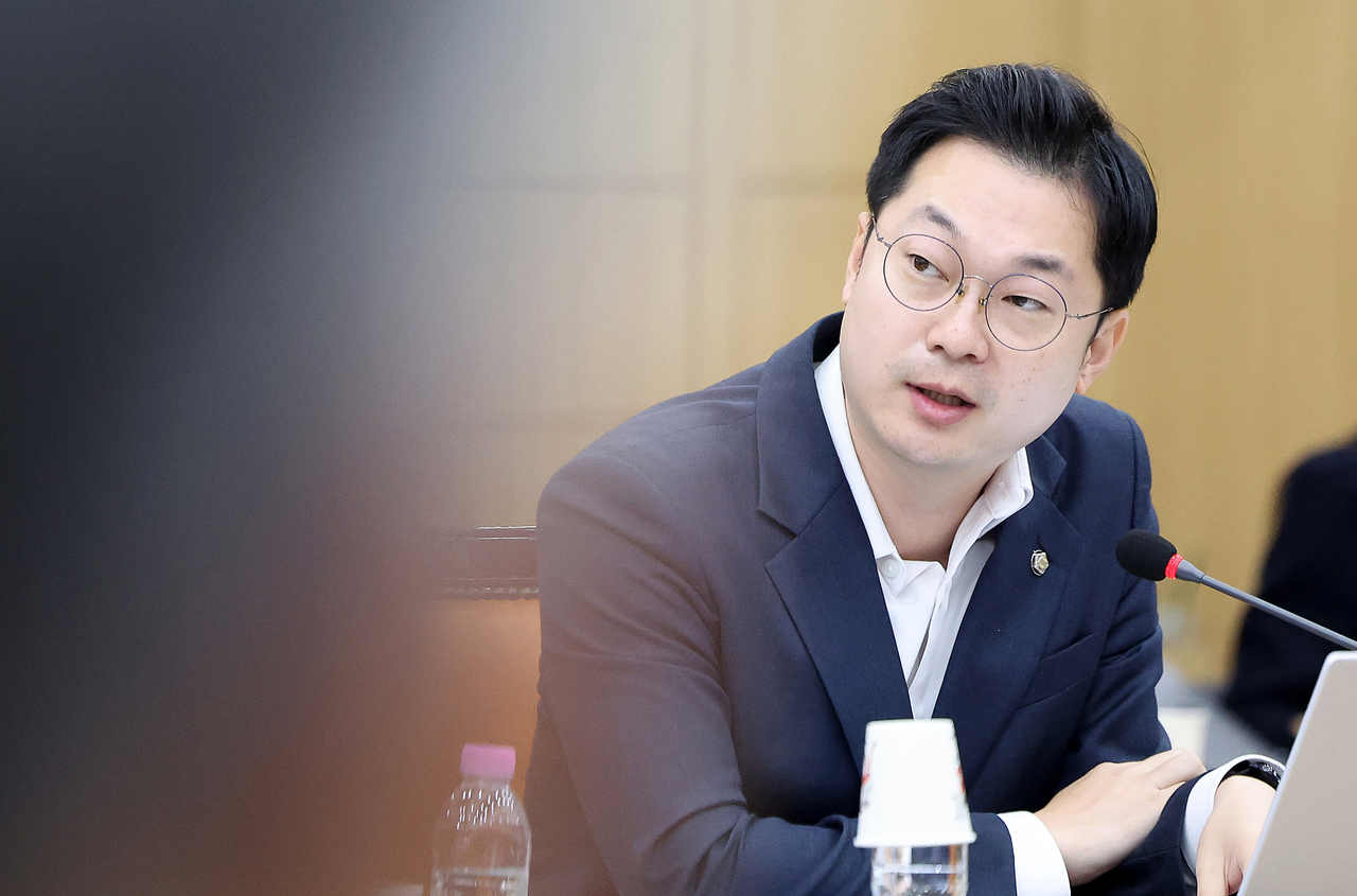 더불어민주당 김동아 의원이 20일 대구고법에서 열린 국회 법제사법위원회의 대구고등·지방·가정·회생법원, 부산고등·지방·가정·회생법원, 울산지방·가정법원, 창원지법에 대한 국정감사에서 질의하고 있다. <연합뉴스>