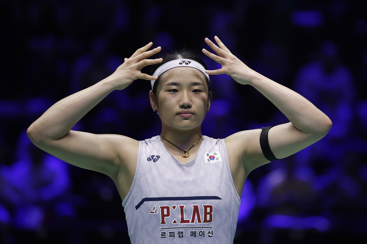 An Se-young of South Korea celebrates winning the women's singles final against Sindhu Pusarla of India at the Yonex French Open 2026 tournament at Arena Grand Paris in Paris on Sunday.  (Yonhap-EPA)