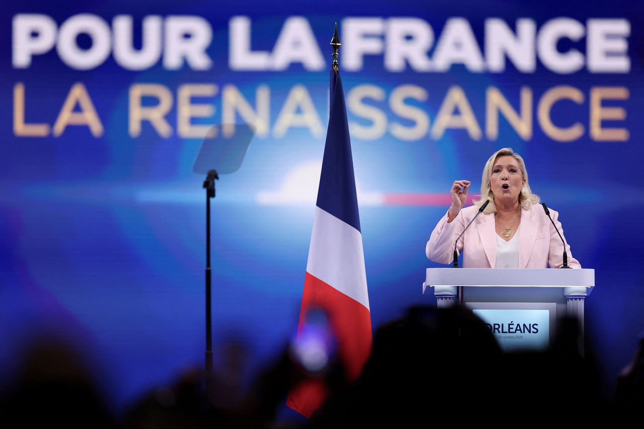 French far-right leader Marine Le Pen delivers a speech in Orleans, France, Sunday. (Reuters-Yonhap)