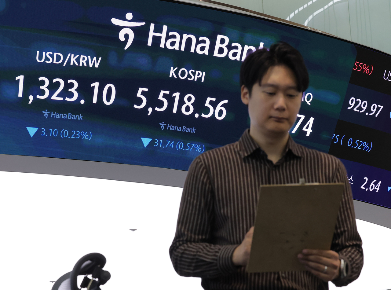 The Kospi opened 0.92 percent lower at 5,499.05 on Monday, while the Kosdaq fell 1.27 percent to 742.17. (Yonhap)