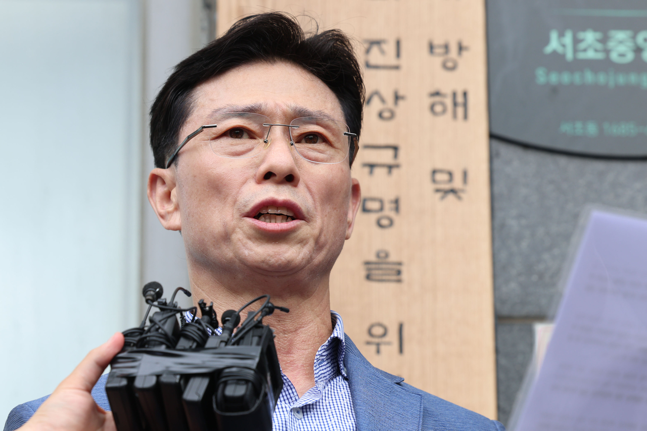 임성근 전 해병대 1사단장이 입장을 밝히는 모습. [연합]