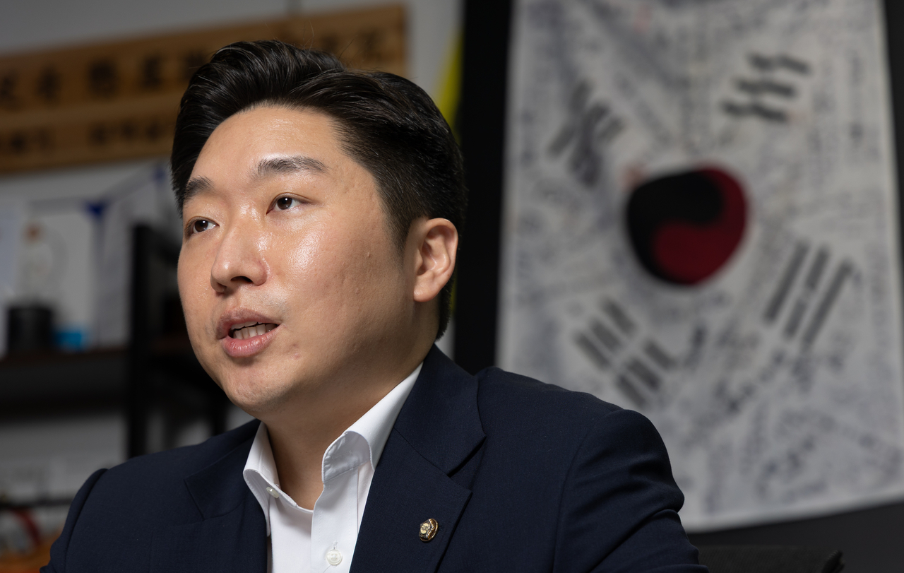 Kim Yong-man, Democratic Party of Korea legislator and great-grandson of Kim Koo, speaks during an interview with The Korea Herald at his office at the National Assembly Members' Office Building in Yeouido, Seoul, Sept. 1 (Yoon Chang-bin/The Korea Herald)